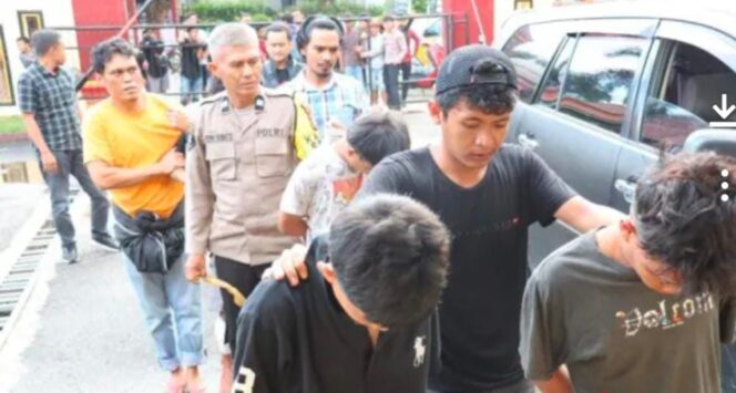 
					Polisi Bekuk Komplotan Pencuri Kabel Tower di Tator, 1 Orang Ditembak
