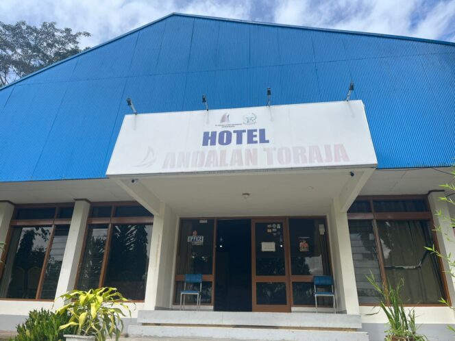 
					Warga Keluhkan Kondom Berserakan di Halaman Hotel Milik Pemprov Sulsel di Makale Tator