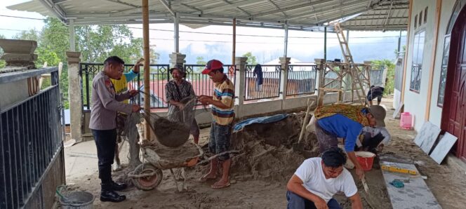 
					Bhabinkamtibmas Polres Tator dan Warga Gotong Royong Renovasi Rumah Ibadah di Benteng Ambeso