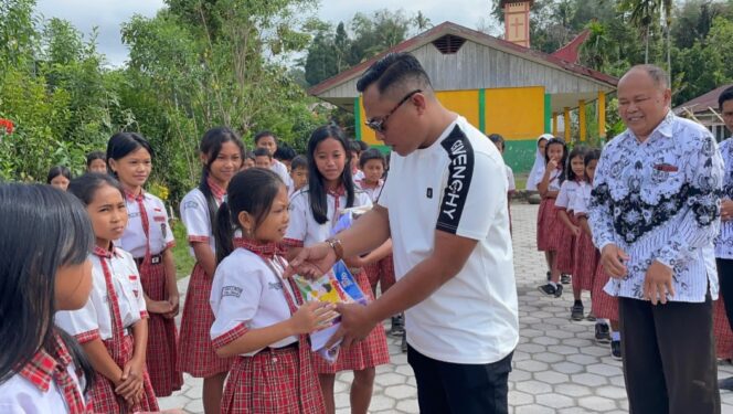 
					Lembang Batualu Selatan Kembali Salurkan Bantuan Pendidikan untuk 200 Siswa