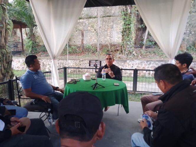 
					Anggota DPR RI Frederik Kala’lembang Sarankan Musyawarah Mufakat terkait Penggusuran Rumah Tongkonan