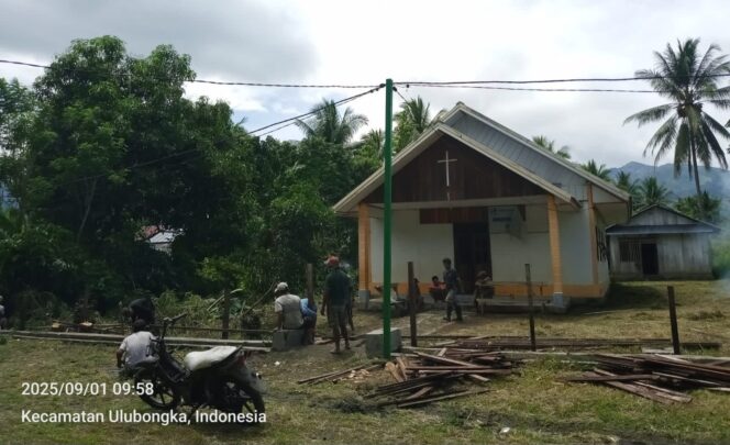
					Kerja Bakti GKST Maranatha Kalincu Bangun Pagar Gereja, Kuatkan Kebersamaan Jemaat