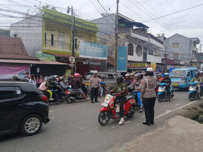 
					Polres Tana Toraja Jamin Kenyamanan Berlalu Lintas Pagi Hari, Bukti Kehadiran Polisi!