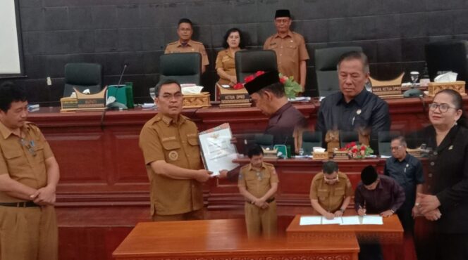 
					Rapat Paripurna KUA-PPAS APBD 2026: Banggar DPRD Tana Toraja dan Pemda Teken Kesepahaman