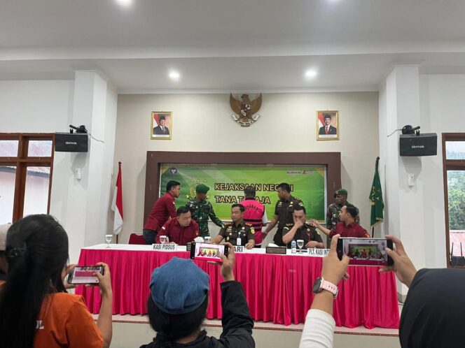 
					Kejari Tator Tetapkan Kabid Sapras Dinas Pertanian Torut Tersangka Dugaan Korupsi Proyek Irigasi, Kerugian Negara Capai Rp2,2 M Lebih