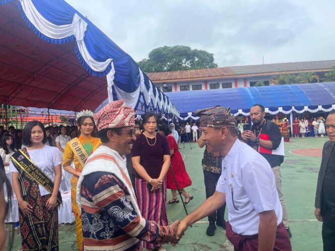 
					Penguatan Karakter Kebangsaan: Hakim Konstitusi RI Gelar Edukasi Konstitusi dan Natal Bersama di SMA Kristen Barana’ Toraja Utara