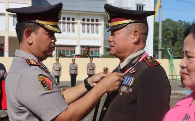 
					Kapolres Toraja Utara Pimpin Upacara Sertijab, Pelantikan Pejabat dan Wisuda Purna Bakti