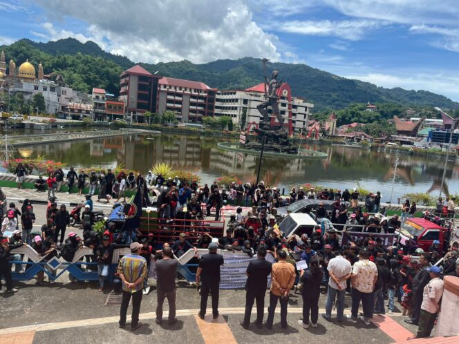 
					Anggota DPRD Dapil 4 Nyatakan Sikap Tolak Proyek Geotermal Bittuang