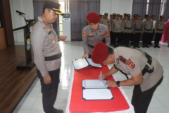 
					Momentum Pemulihan Integritas, Kapolres Toraja Utara Lantik Kasat Resnarkoba Baru