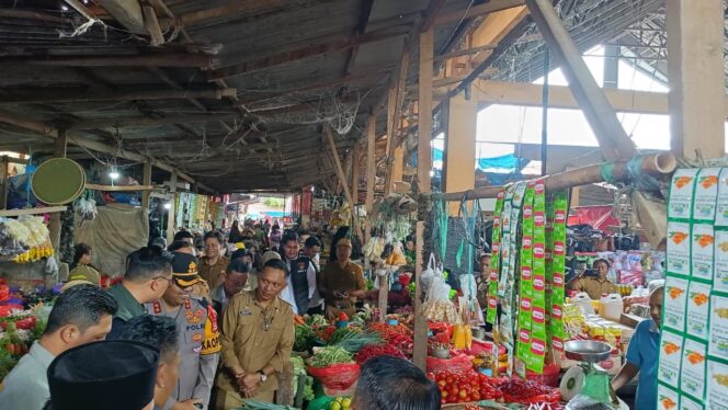 
					Bersama Bapanas dan Pemkab, Kapolres Toraja Utara Pantau Harga Pangan Jelang Idulfitri