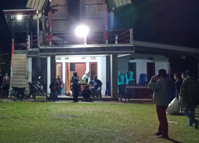 
					Polsek Sopai Gerebek Judi Sabung Ayam Malam Hari, Amankan Delapan Ekor Ayam Siap Adu