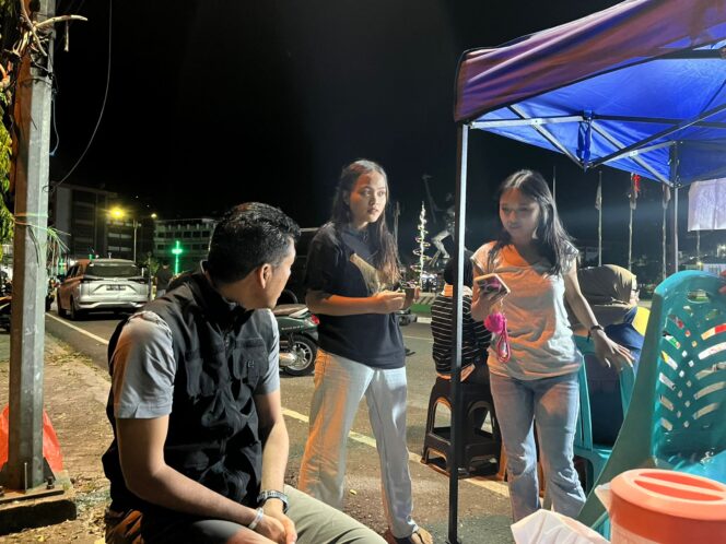 
					Ketahuan Tak Pakai Helm di Depan Mata Kasatlantas, Nasib Dua Wanita di Tator Ini Berakhir Tak Terduga!