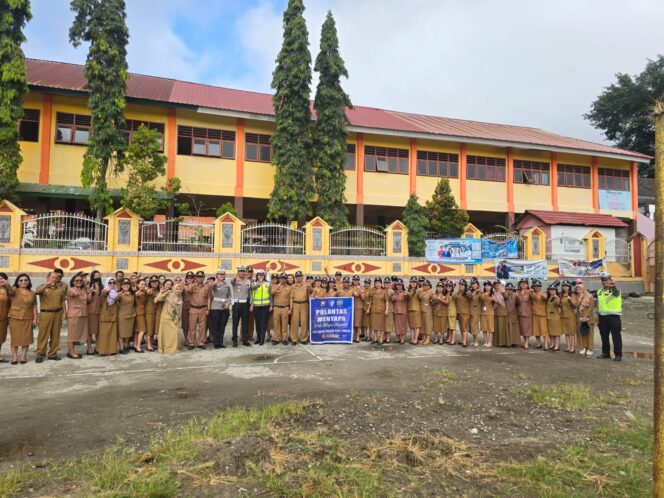
					Kasat Lantas Polres  Polres Tator Ajak Siswa SMAN 1 Tator dan SMPN 1 Jadi Pelopor Keselamatan
