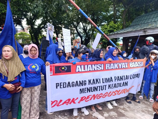 
					Aksi SRMI di DPRD Makassar: Tolak Penggusuran, Bela Hak Hidup Pedagang Kecil