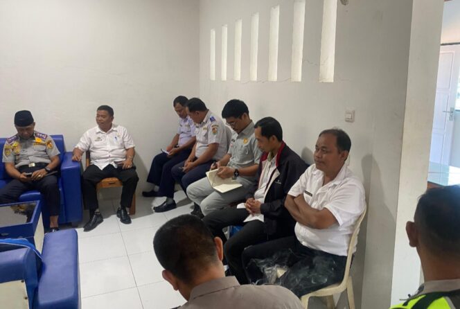 
					Tingkatkan Sinergi, Polres Toraja Utara Gelar Rapat Koordinasi Forum Komunikasi Lalu Lintas