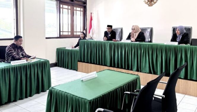 
					Mangkir Tiga Kali, Kepala Lembang Lea Dinilai Tidak Kooperatif oleh KI Sulsel