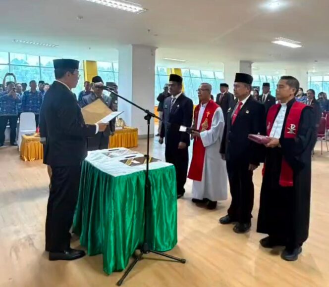
					Bupati Torut Lantik Sejumlah Pejabat Tegaskan Utamakan Pelayanan