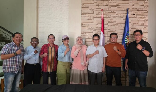 
					Kantor PWI Sulsel Disambangi Tenaga Ahli Dewan Pers Hendrayana