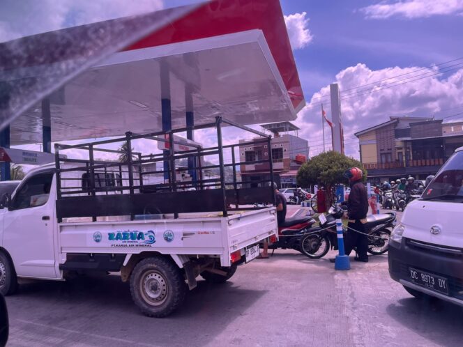 
					Antrean Panjang di SPBU, Warga Tator Desak Dinas Terkait Turun Lapangan Melakukan Investigasi