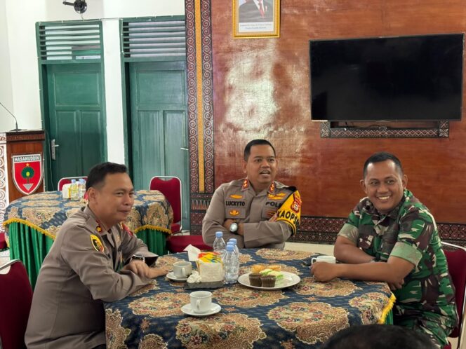 
					Perkuat Sinergi Lintas Institusi, Kapolres Toraja Utara Gelar Silaturahmi ke Kodim 1414/Tator