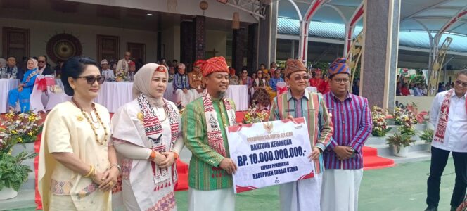 
					Pemda Toraja Utara Dapat Hadiah Istimewa dari Pemprov Sulsel di HUT ke-18, Terima Bantuan Puluhan Miliar