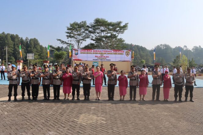 
					Penyegaran Struktur Organisasi, Kapolres Toraja Utara Pimpin Sertijab Tiga Kapolsek dan Lantik Kasi Humas Baru
