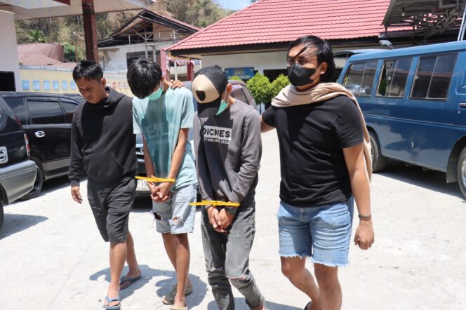 
					Polres Tana Toraja Ringkus 2 Pemuda Asal Enrekang, 103 Sachet Narkotika Siap Edar Disita
