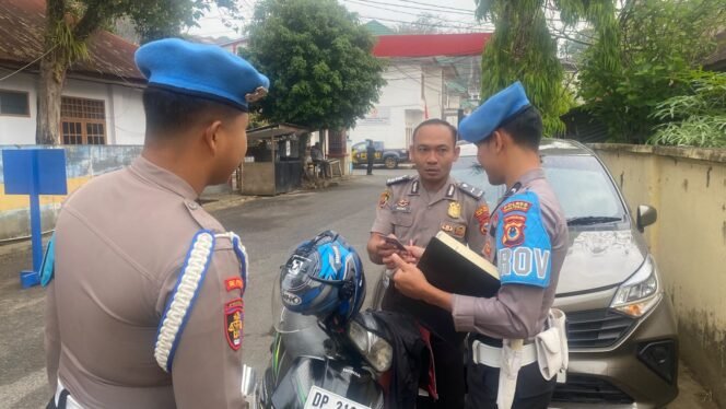 
					Ops Patuh Pallawa 2026: Kapolres Tana Toraja Tegaskan Anggota Polri Harus Jadi Contoh Tertib Berlalu Lintas